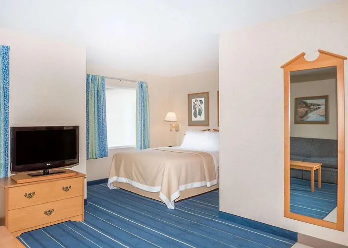 Days Inn & Suites By Wyndham Bridgeport - Clarksburg