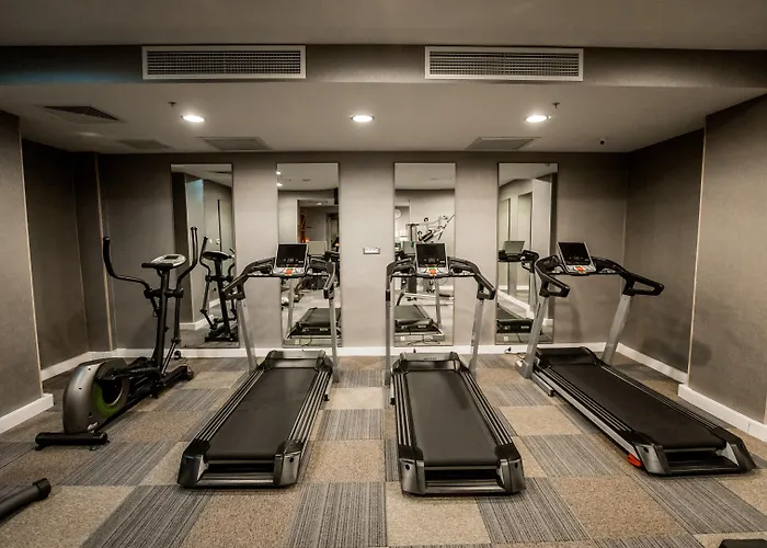 Parkside Hotel & Apartments
