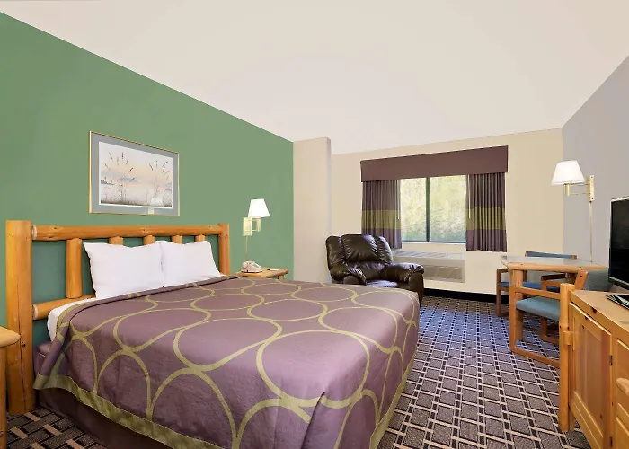 Super 8 By Wyndham Cloquet