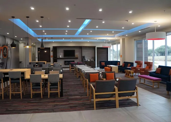 La Quinta Inn & Suites By Wyndham Lewisville