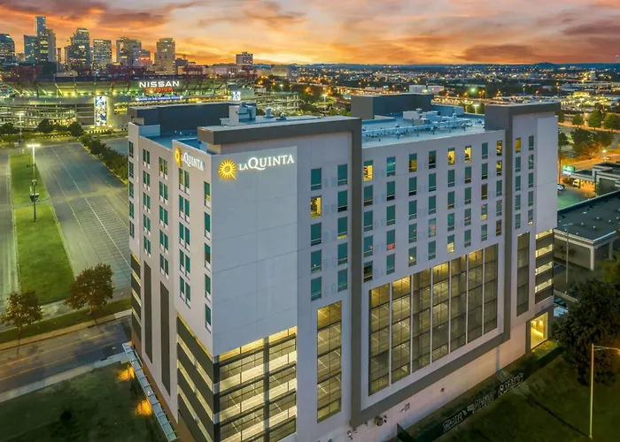 La Quinta Inn & Suites By Wyndham Nashville Downtown Stadium