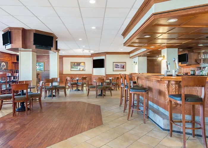 Ramada By Wyndham Cumberland Downtown