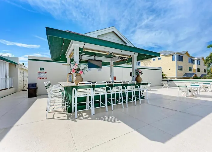 Longboat Key Cedars Beach House-Pet Friendly-2 Minute To The Beach