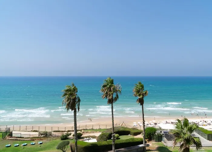 Sea View Stylish 1Br With Balcony By Beachfront Stay