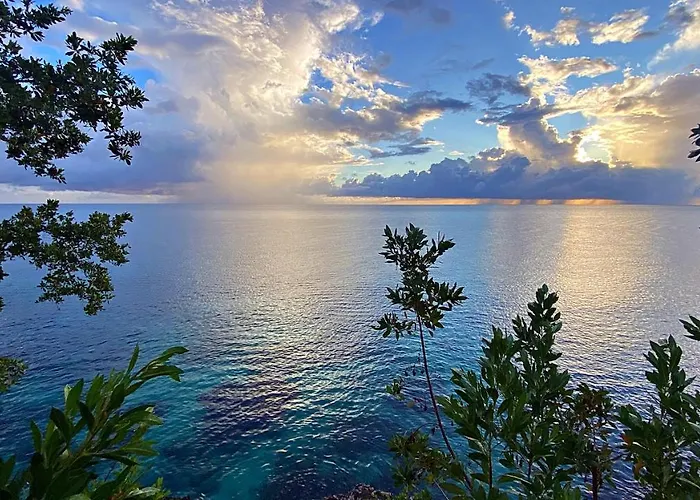Oceanfront Condo W/ Free Parking + High Speed Wifi