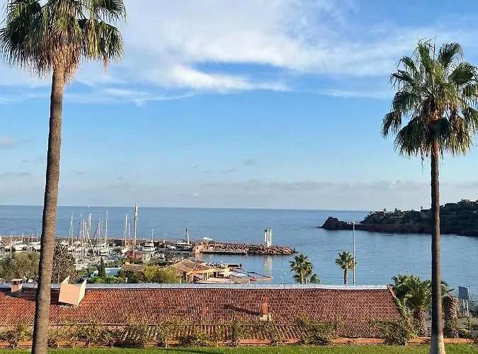 Appartement avec vue mer et piscine