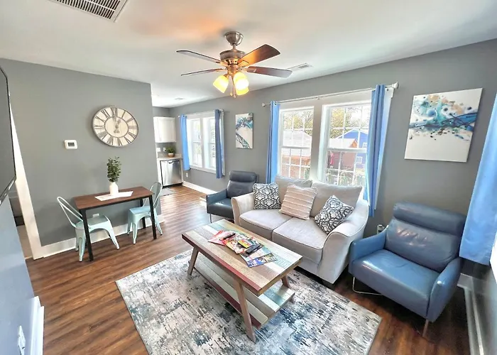 Stylish Cozy Tree House Pet Friendly!!!