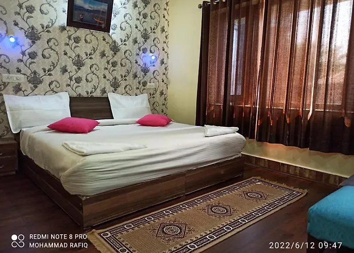 Hotel Curio'S All Seasons