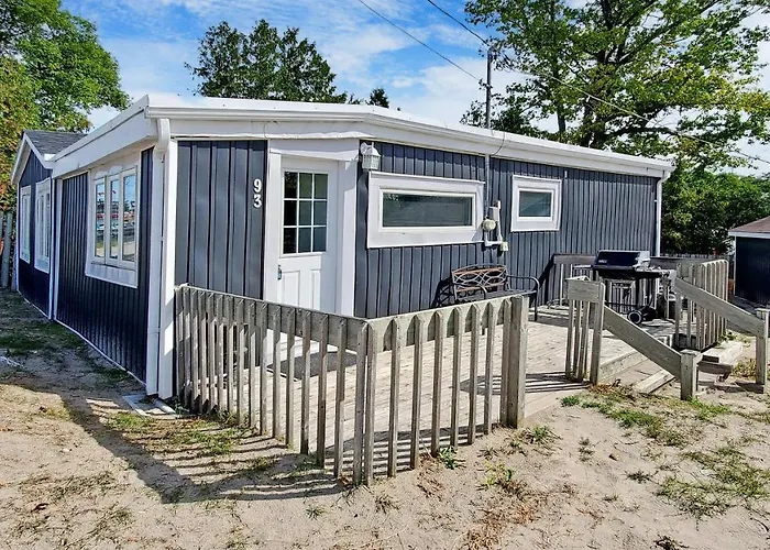 Main Beach River Retreat - Wasaga Beach 1 - Main Strip - 93 Mosley St
