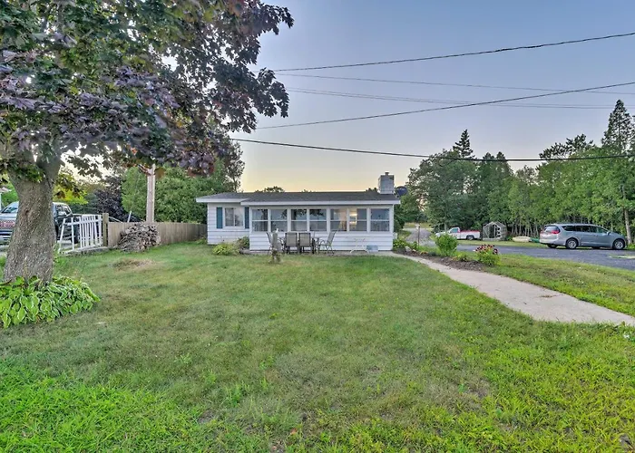 East Tawas Cabin W/ Lake Huron Access & Views