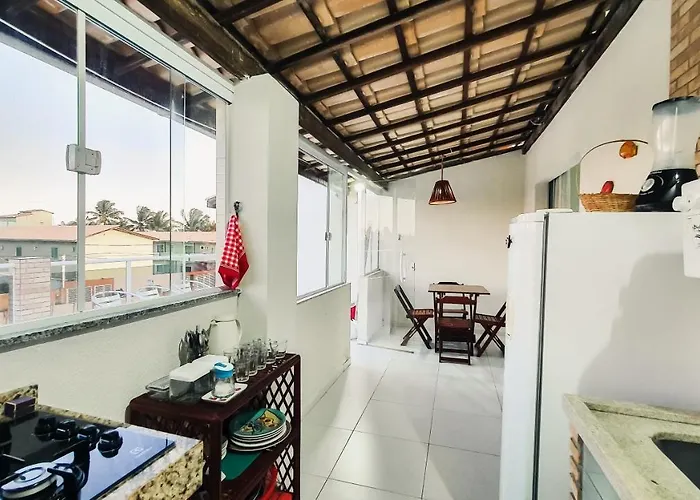 Confortável casa em Arembepe,100 metros da Praia com Churrasqueira Piscina e Wi-fi