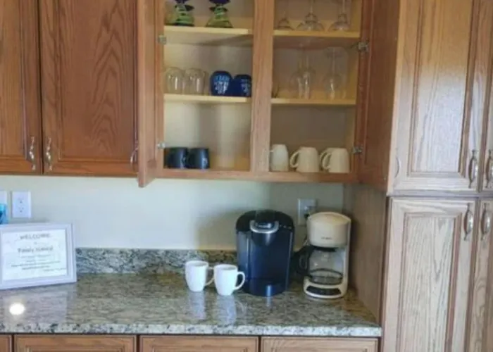 Fancy Nancy 2 Min Walk To Beach, Lyft, Pet-Friendly
