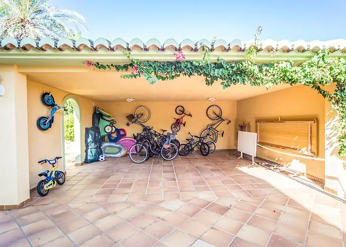 Agradable Villa junto al mar con piscina