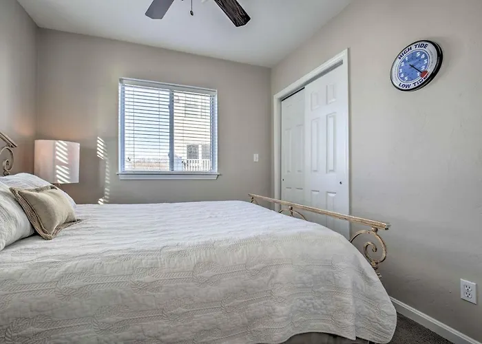 York Beachfront Condo - Steps To Long Sands!