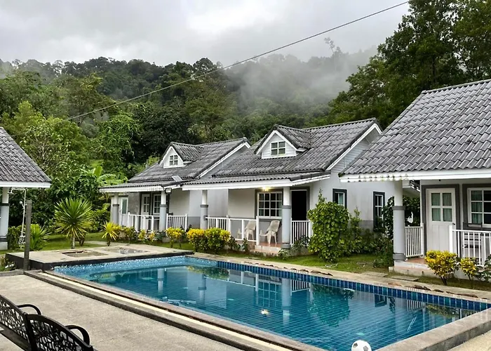 Suksompong Resort