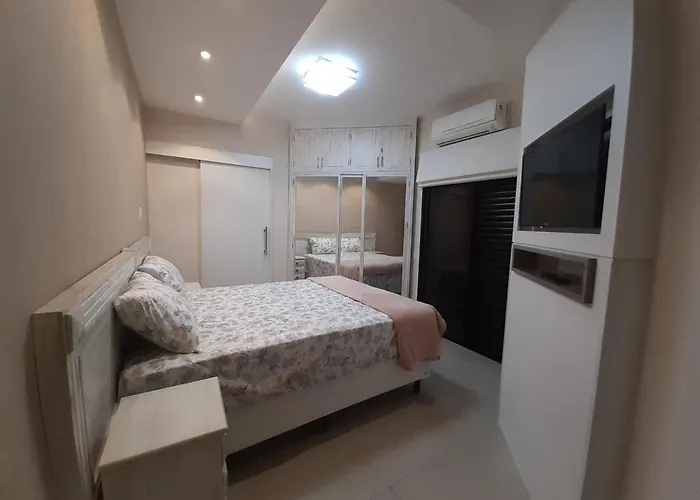 Lindo Flat no Edifício Cosmopolitan, com GARAGEM e PISCINA