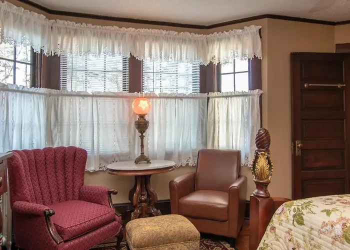 1913 Badin Inn