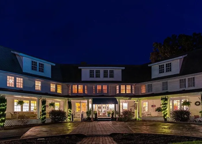 1913 Badin Inn