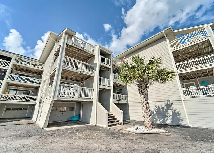 Bright Carolina Beach Condo - Walk To Shore!