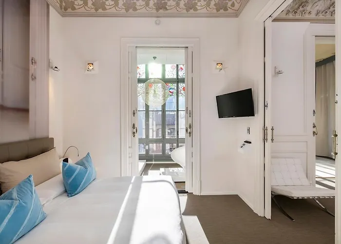 El Palauet Modernist Suites Barcelona