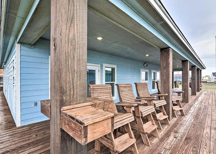 Group Getaway W/ Deck, Steps To Crystal Beach!