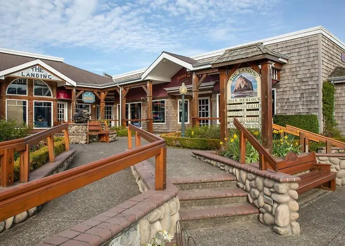 Cannon Beach Retreat: Oceanfront Suites with Fireplaces