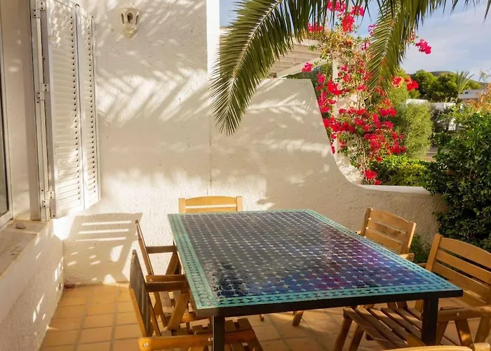 Three Bedroom House By The Sea