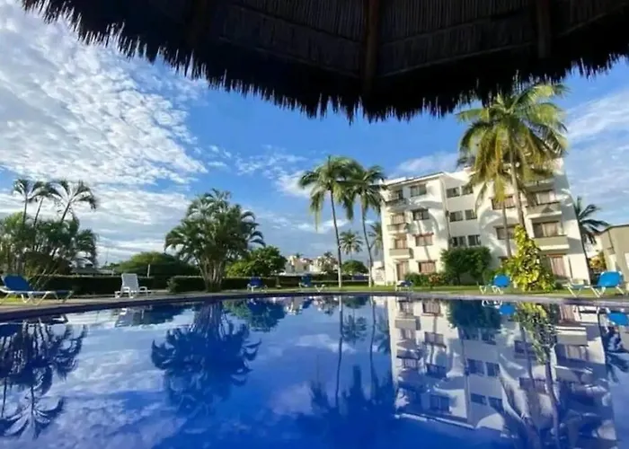Magnifico Departamento: Beachfront Oasis with Pools and Comfort for 6