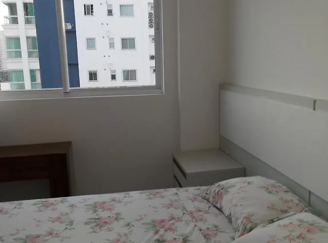 Suíte 1 com cama de casal,em apartamento compartilhado ar condicionado, tv, e Wi-fi -frigobar