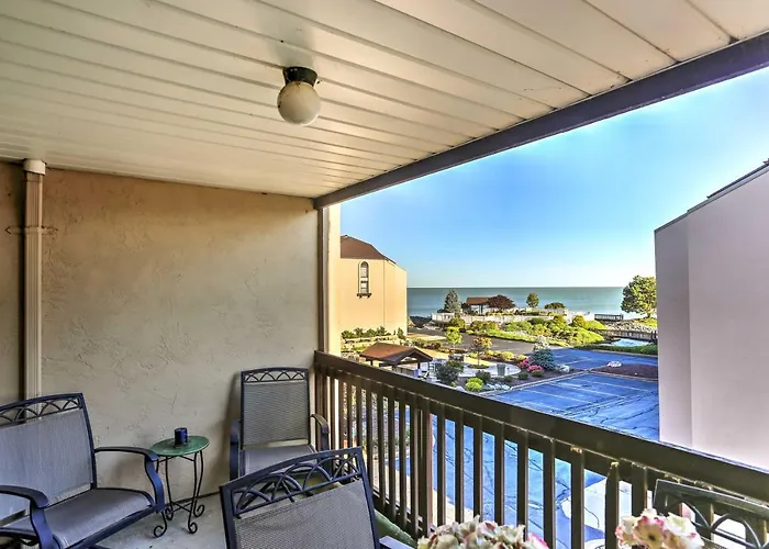 Waterfront Port Clinton Condo W/ Pool Access!