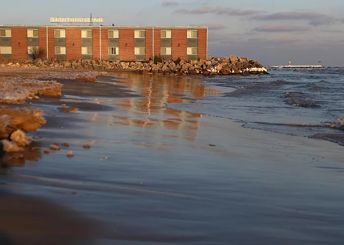 Lighthouse Inn - Two Rivers