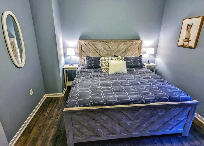 Mountain Getaway - 7 Beds, 2 King - Large Common Area