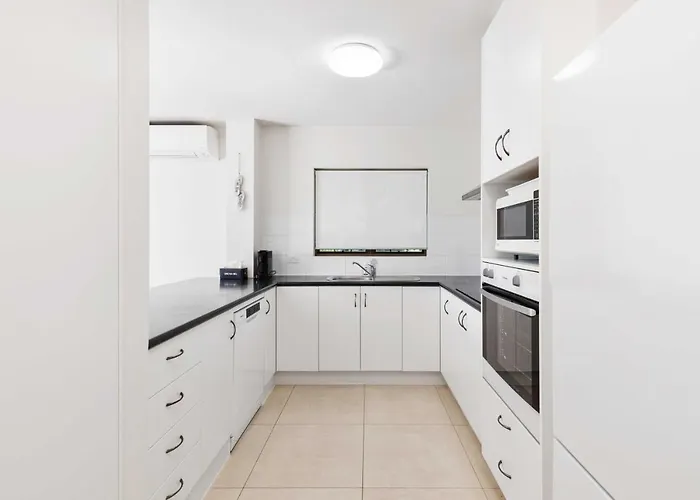 Sundown Lodge 3 - Ocean Views Near Noosa Main Beach