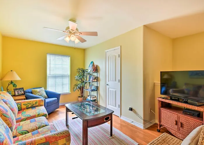 Near Port Aransas Beach: Condo W/ Pool Access