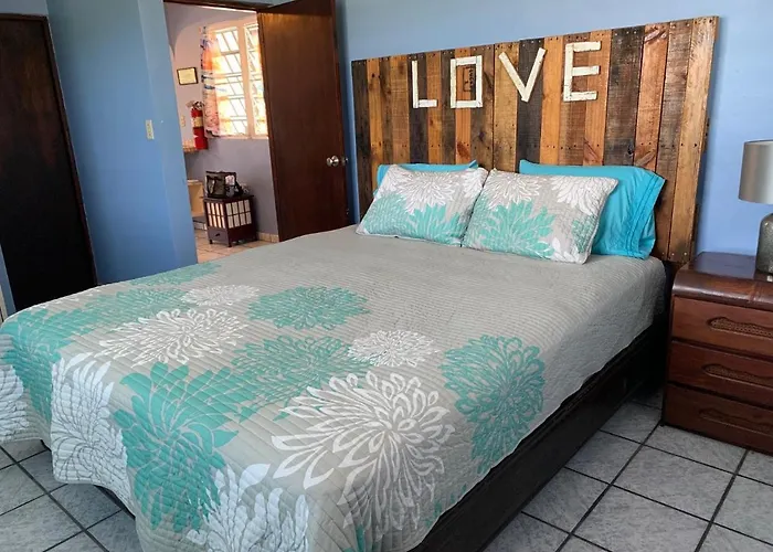 Esperanza Inn Guesthouse (Adults Only)