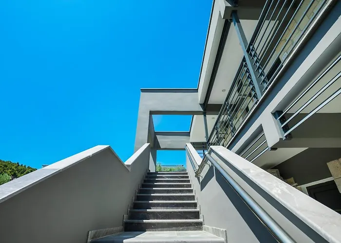 Newstory Suites Possidi
