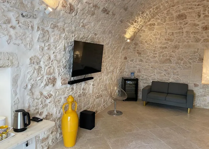 white room Ostuni