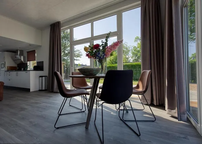Recreatiepark Jachthaven De Veerstal Lathum - Luxe Chalet