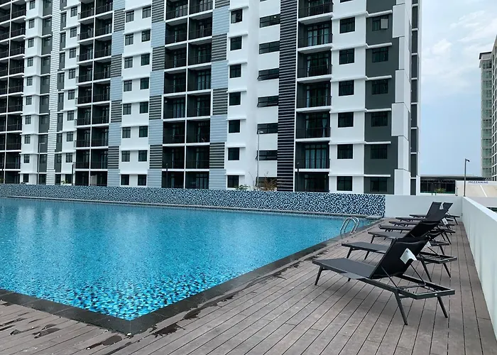 Desaru Utama Apartment With Swimming Pool View, Karaoke, Free Wifi, Netflix, Near To Car Park