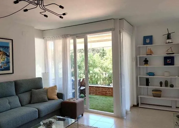 Apartamento recién reformado con piscina y AC
