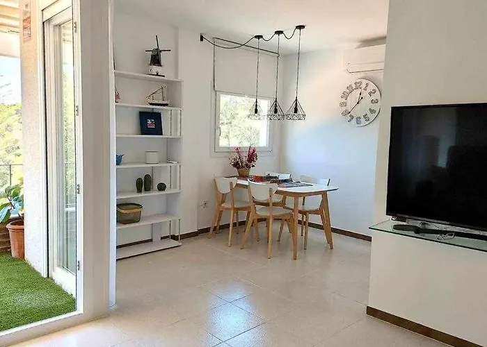 Apartamento recién reformado con piscina y AC