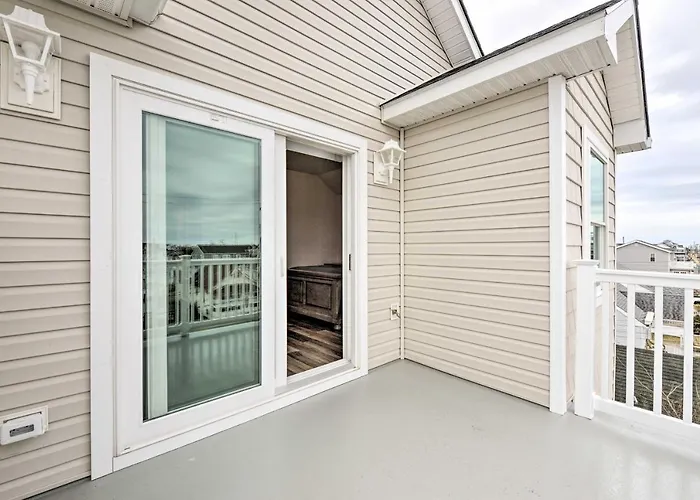 New Townhome < Half Mi To Beach!