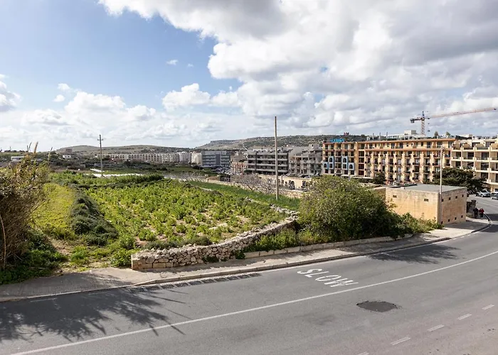 Seaside Flat With Scenic Country Views