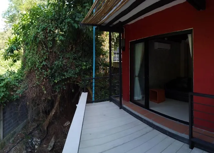 White Jail At Koh Tao Hostel