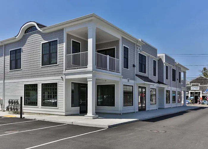 Dolce Vita: Luxury Condo With Rooftop Terrace