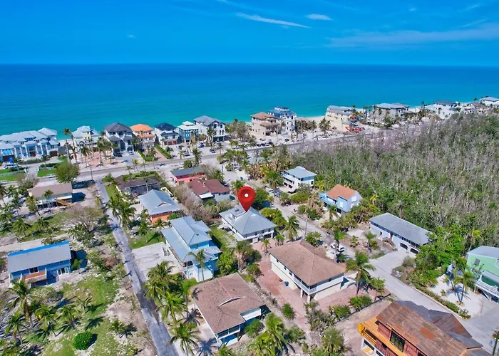 Walk To Bonita Beach And Docs