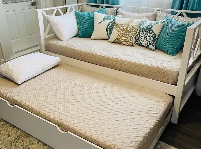 Coastal Chic Suite With Kitchenette And Private Entrance