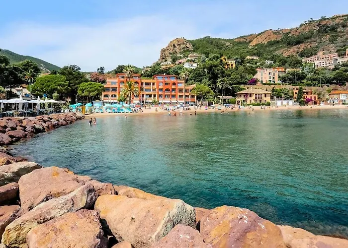 French Riviera 1 Bedroom On The Beach Facing Cannes