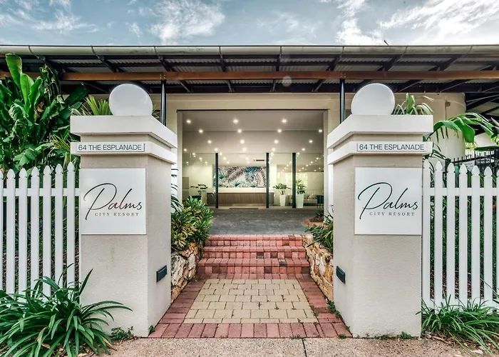 Palms City Resort