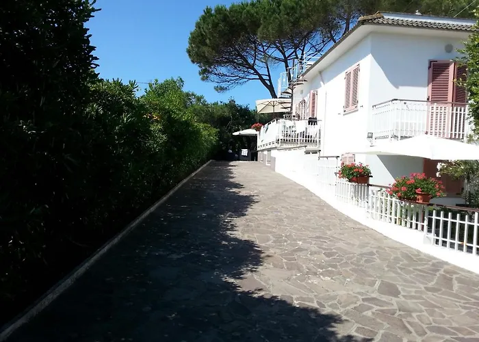 Appartamento in Villa Valentini, Fronte mare, Giardino e parcheggio privato, WIFI, dotato di tutti i confort, nel Golfo di Gaeta